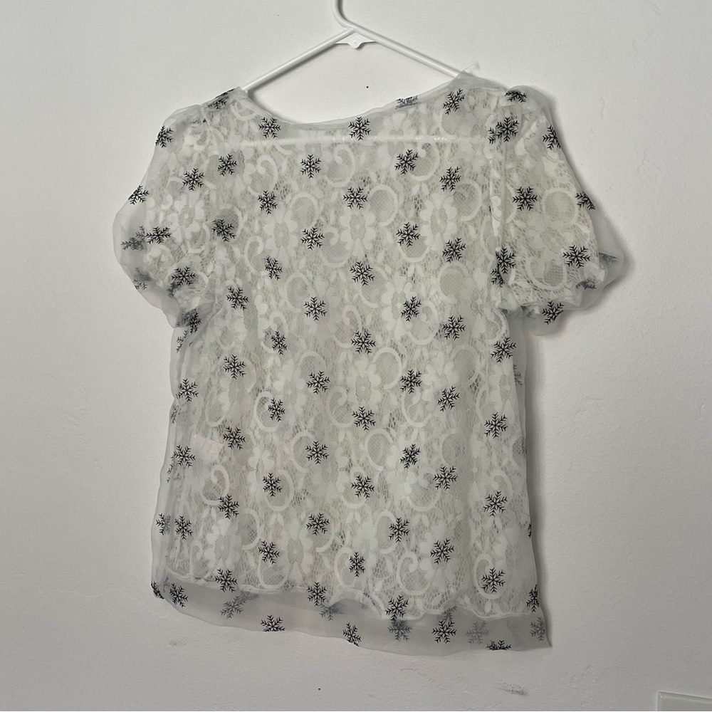 Snowflake and lace blouse - Picture 8 of 12